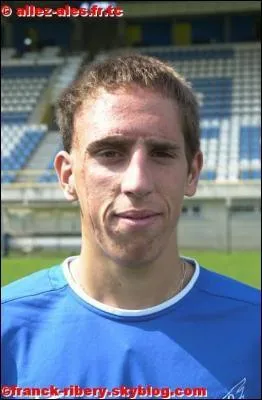 En 2002-2003, il joue une saison dans le club d'une ville du Gard, relgue ensuite 4 tages plus bas suite  une faillite. De quel club s'agit-il ?