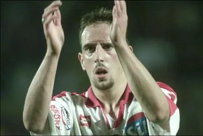 Saison 2003-2004, il joue 39 matches en national pour une quipe de Bretagne qui accdera en Ligue 2  la fin de la saison. De quelle quipe s'agit-il ?