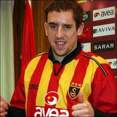 Aprs six mois en Ligue 1, en 2005 il dcouvre la Premire division turque. Dans quel club ?