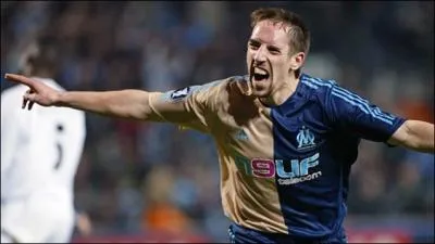 Mais pareil, il y reste que six mois, et retournera en France e, Ligue 1 pour deux saisons ( 2005-2007) au sein de...