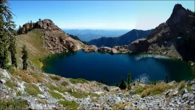 Dans ces collines frontalires d'Espagne, ils sont trs peu nombreux mais font beaucoup parler d'eux !