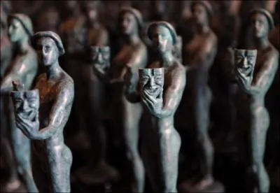 Vous cherchez le miel d'abeilles sauvages dans les Sundarbands, alors prenez soin de porter un masque derrire la tte, car il vous guette, prt  vous bondir dessus !