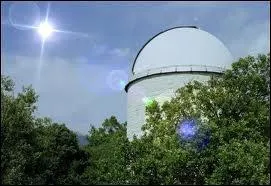 Je suis la troisime plante en partant du Soleil. Cette photo a t prise  ma surface. On m'appelle ...