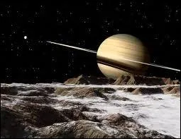 Je suis une autre gante gazeuse, clbre pour mes anneaux. Me voici, vue (d'artiste) depuis mon satellite Rhea. Je m'appelle 