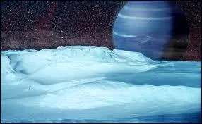 Dans notre systme, je suis la plante la plus loigne du Soleil. L'artiste qui m'a reprsente ici a compris une chose : sur mon satellite Triton, on n'a pas besoin de conglateur ! Je suis 