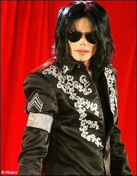 Dans le clip  Rock my world , de quelle couleur est la robe de la fille que Michael sduit ?