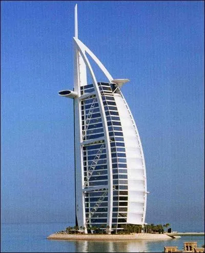 quipe d'un hliport au 28me tage, cette voile de bton de 60 tages abrite...