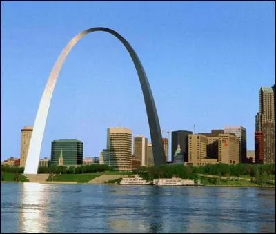 Dans un jeu vido clbre, cette arche gigantesque permet de se tltransporter dans d'autres mondes, mais dans ce monde-ci, elle abrite...