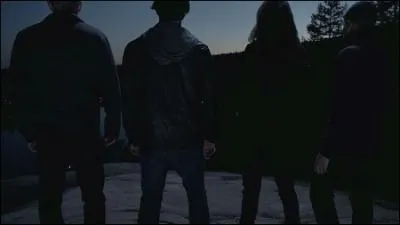 Quels sont les 4 personnages que l'on voit arriver  Chance Harbor lors de l'pisode final ?