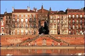 Quelle ville appelle-t-on la cit des violettes ?