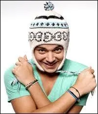 Pour quelle chane fait-il une pub pour le Crdit Agricole ?