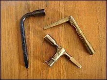 En mcanique on utilise ces clefs destines aux portires :