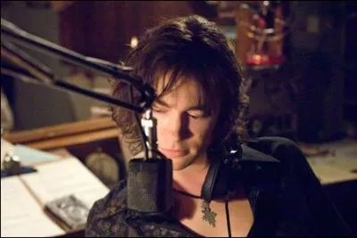 Quel est le nom  la radio du gars le plus craquant du bateau ?