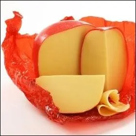 Ce fromage est une spcialit d'un pays europen et son nom peut tre crit avec des lettres contenues dans celui de sa capitale. De quel pays s'agit-il ?