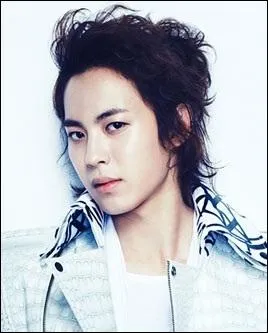 Qui est chanteur et danseur ?