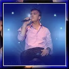 Comment s'appelle ce chanteur ?