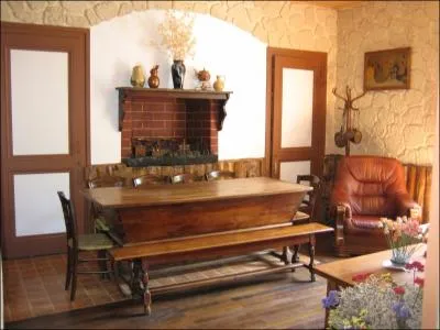 Et nous finirons avec cette grande table :