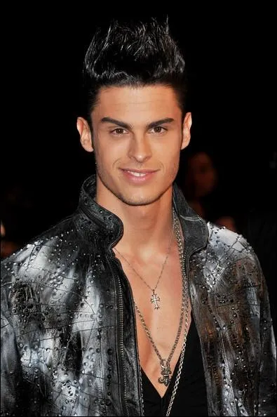 Avec qui Baptiste Giabiconi est-il en couple ?