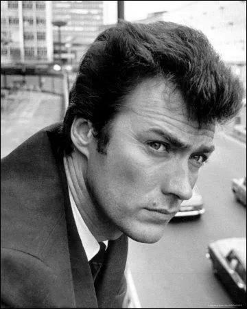 Clint Eastwood est n le... .