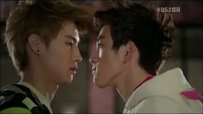  quoi ressemble le sweat-shirt de JB lorsqu'il fait une battle de danse avec Jeong Ui Bong dans l'pisode 2 ?