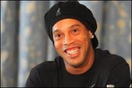 Quel club Ronaldinho a-t-il rejoint en 2003 en quittant Paris contre une indemnité de transfert de 27 M ?