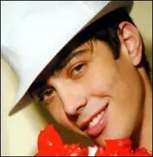 Qui est ce chanteur  la voix d'ange qui est mort ?