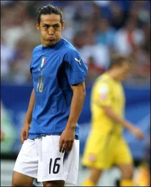 Quelle est la nationnalit de ce joueur?