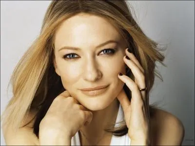 Comment s'appelle l'actrice qui joue Galadriel ?