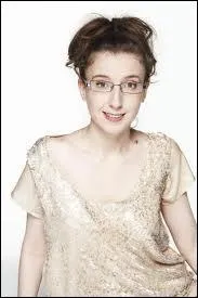 Elle est partie la premire parce qu'elle ne se sentait pas  ``l'aise ; qui est-elle ?