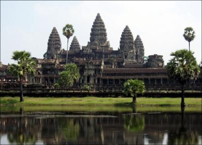 Le site d'Angkor Vat (Cambodge) est une des :