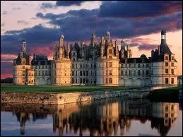 Joyau de la Renaissance française, le château de Chambord présente une particularité dans sa construction. Il a été édifié...