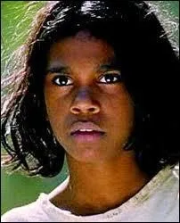 En Australie, des enfants métis d'Aborigènes (femmes) et d'Européens ont vu le jour. Jusqu'en 1960, quelle a été l'action du gouvernement australien à l'encontre de ces enfants ?