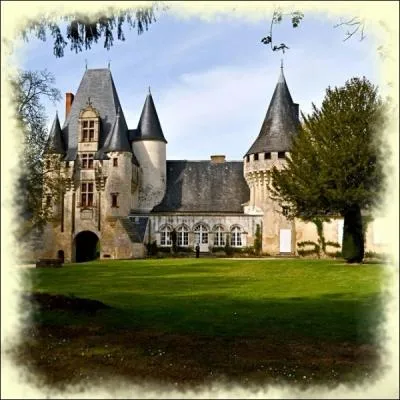 Un autre tmoin du style Renaissance en Poitou, le chteau de Javarzay reconstruit en 1514 par Franois de Rochechouart, gouverneur de Gnes et compagnon de Franois Ier.