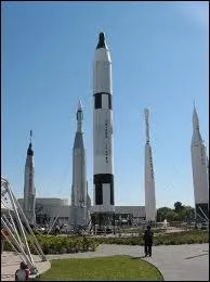 Dans quel tat des Etats-Unis se trouve le site de Cap Canaveral, connu pour sa base de lancement ?