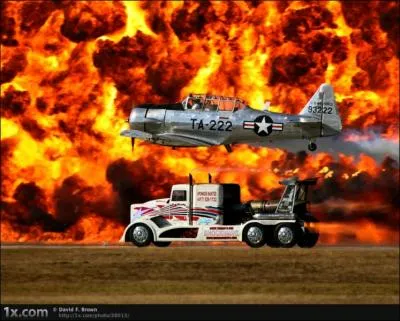 Que peut-il se passer si vous renversez de l'eau sur du sodium ?