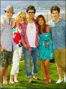 Comment s'appelle son copain dans la srie ?