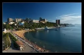 Vladivostok possède un port sur...
