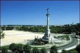 Dans quelle ville franaise pouvez-vous visiter la place des Quinconces ?