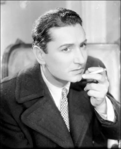 Son pre fut un acteur clbre, il l'est galement !