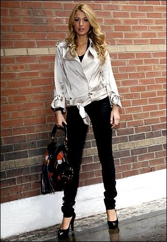 Pourquoi Serena est-elle partie en pension ?