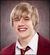 Qui joue le rle de Mick Campbell ?