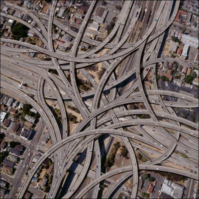 Los Angeles est reconnu pour son réseau tentaculaire de «Freeways». Quel fut la toute première autoroute de cet imposant réseau ?