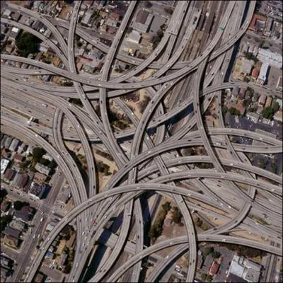 Los Angeles est reconnu pour son rseau tentaculaire de Freeways. Quel fut la toute premire autoroute de cet imposant rseau ?