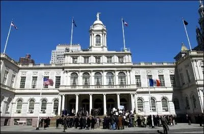 Qui tait le maire de New York en 2003 ?