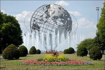 Que ne retrouve-t-on pas dans le parc de Flushing Meadows dans le Queens ?