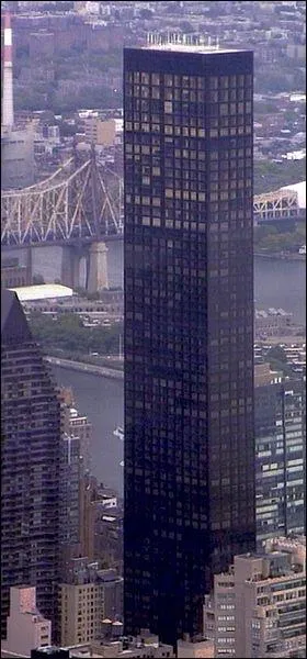 Identifiez cet difice appartenant  Donald Trump et qui fut pendant 2 ans l'immeuble rsidentiel le plus haut du monde.