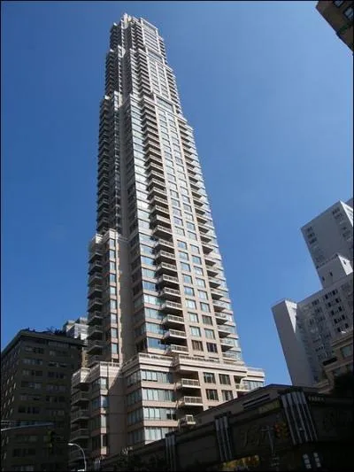 Identifiez cet difice appartenant  Donald Trump.