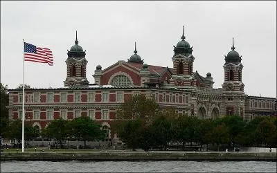 Quelle fonction avait Ellis Island durant la premire moiti du 20e sicle ?
