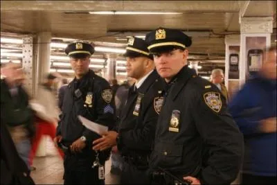 Quelles sont les couleurs des fameuses voitures de patrouille du NYPD ?