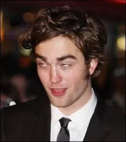 Quelle est cette star qui fait une grimace ?